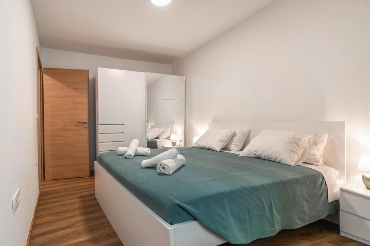 Comfy Corner Apartment *